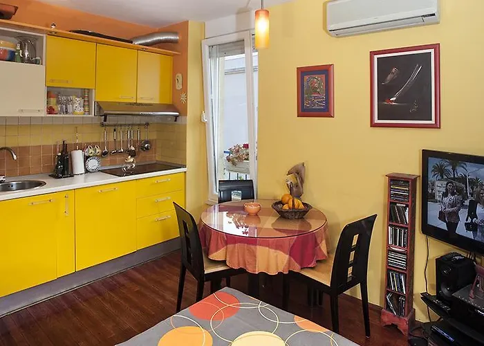 Sunny Yellow - With Balcony And Parking Place, * Split