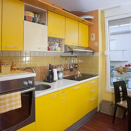 Sunny Yellow - With Balcony And Parking Place, Апартаменты Сплит