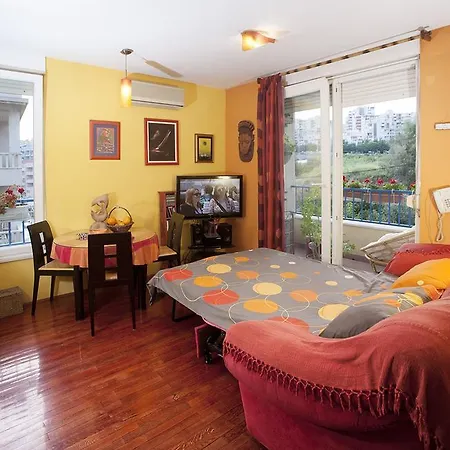 Sunny Yellow - With Balcony And Parking Place, Апартаменты Сплит