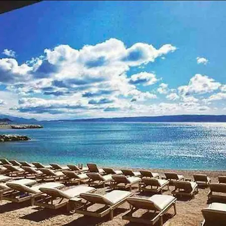 Sunny Yellow - With Balcony And Parking Place, Апартаменты