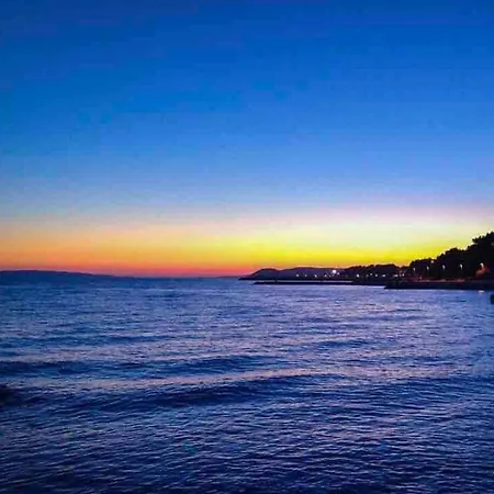 Sunny Yellow - With Balcony And Parking Place, Апартаменты *