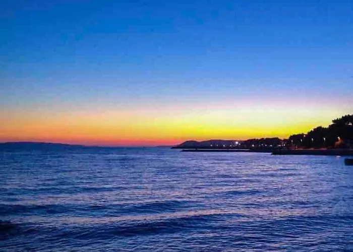 Sunny Yellow Apartment *